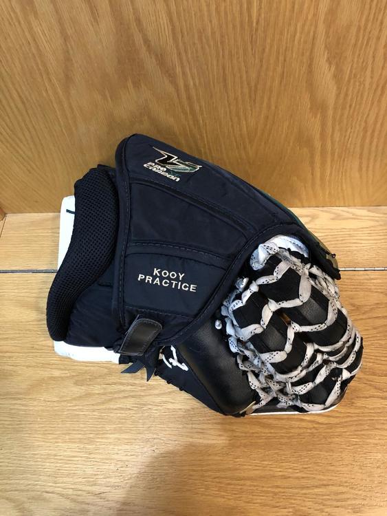 Vaughn V7 XF Pro Carbon Practice Glove